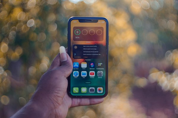 Support ordinateur canapé : confort et ergonomie au salon